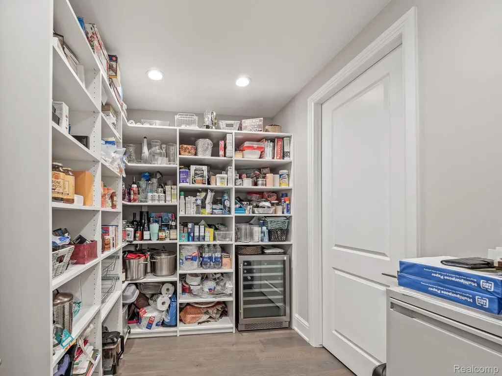 3511 Lakecrest Drive Bloomfield Charter Township MI 48304