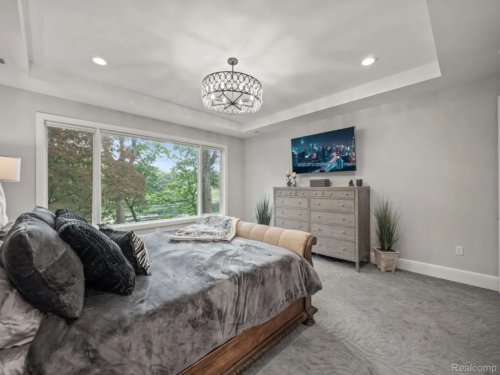 3511 Lakecrest Drive Bloomfield Charter Township MI 48304