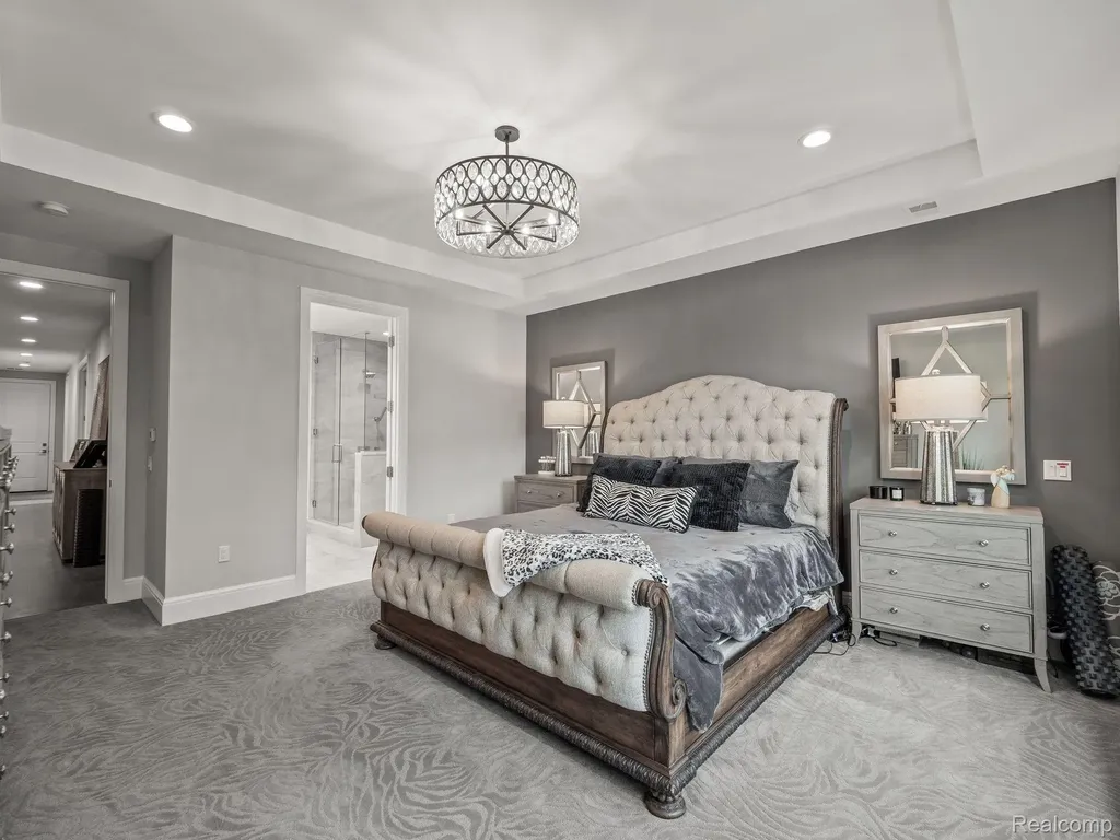 3511 Lakecrest Drive Bloomfield Charter Township MI 48304