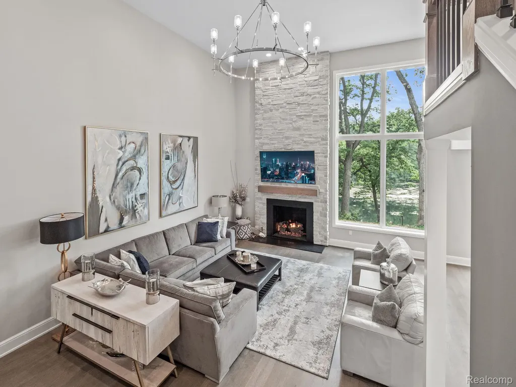 3511 Lakecrest Drive Bloomfield Charter Township MI 48304
