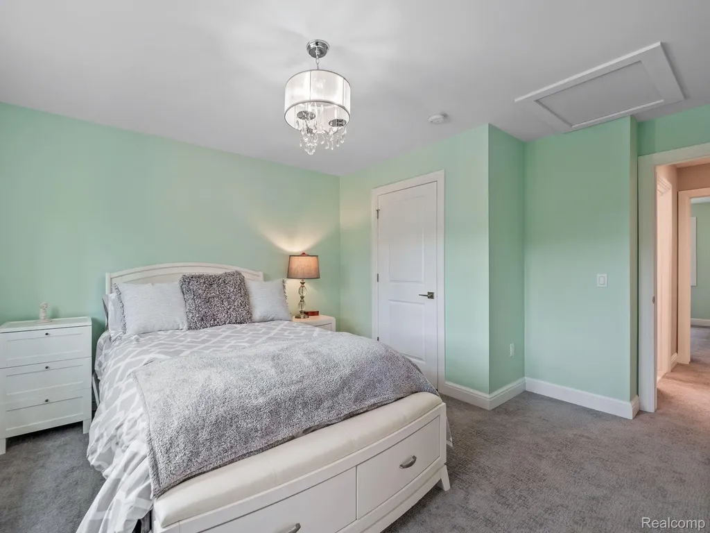 3511 Lakecrest Drive Bloomfield Charter Township MI 48304