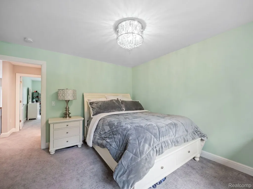 3511 Lakecrest Drive Bloomfield Charter Township MI 48304