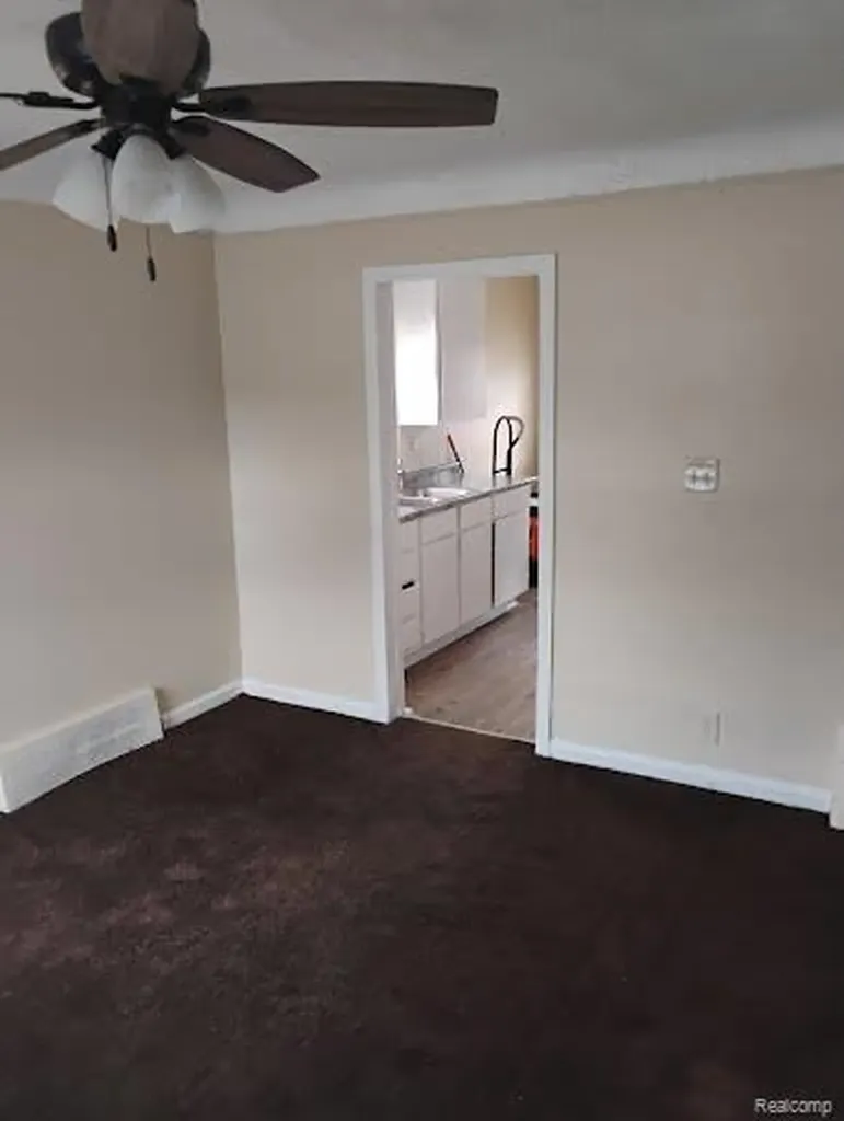 9011 Heyden Street Detroit City MI 48228