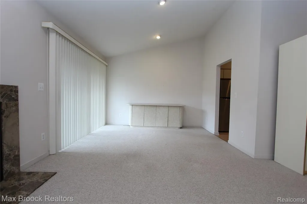 4029 Foxpointe Drive West Bloomfield Charter Township MI 48323