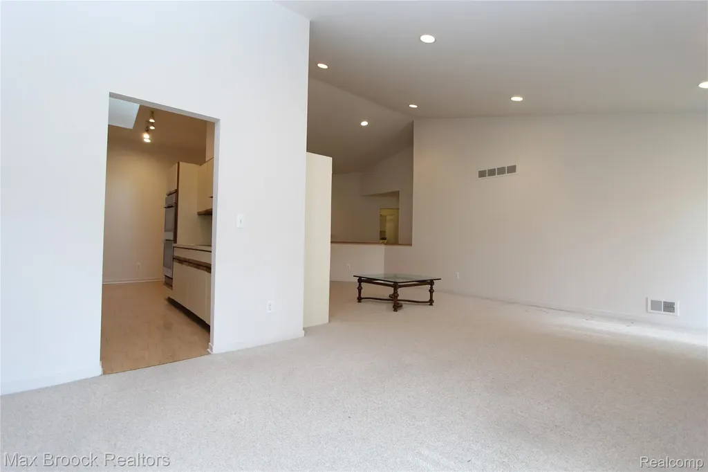 4029 Foxpointe Drive West Bloomfield Charter Township MI 48323