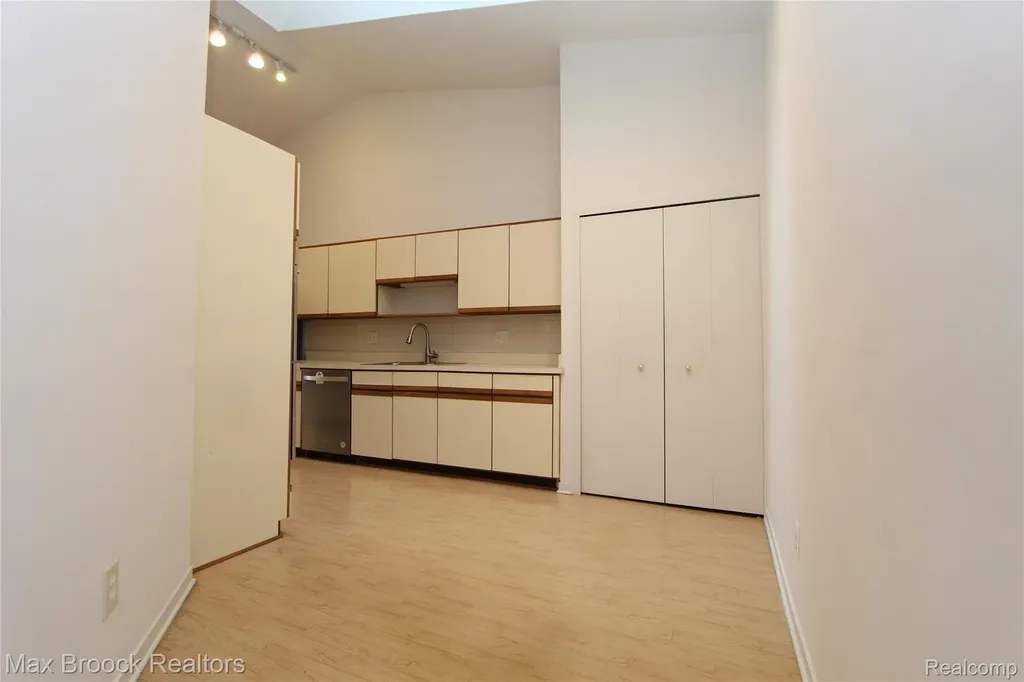 4029 Foxpointe Drive West Bloomfield Charter Township MI 48323