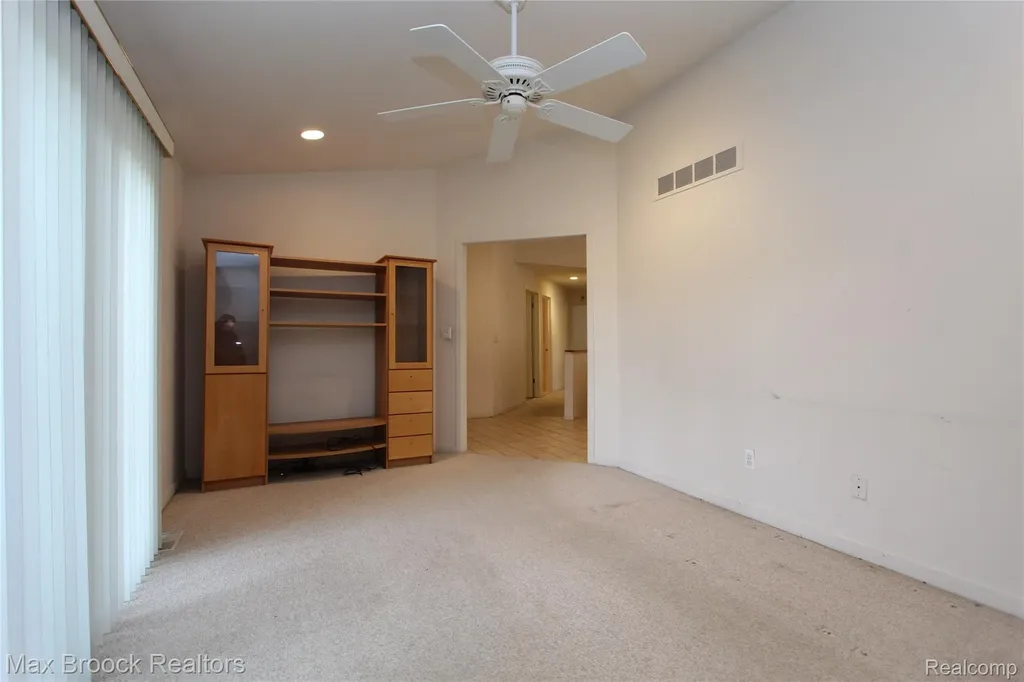 4029 Foxpointe Drive West Bloomfield Charter Township MI 48323