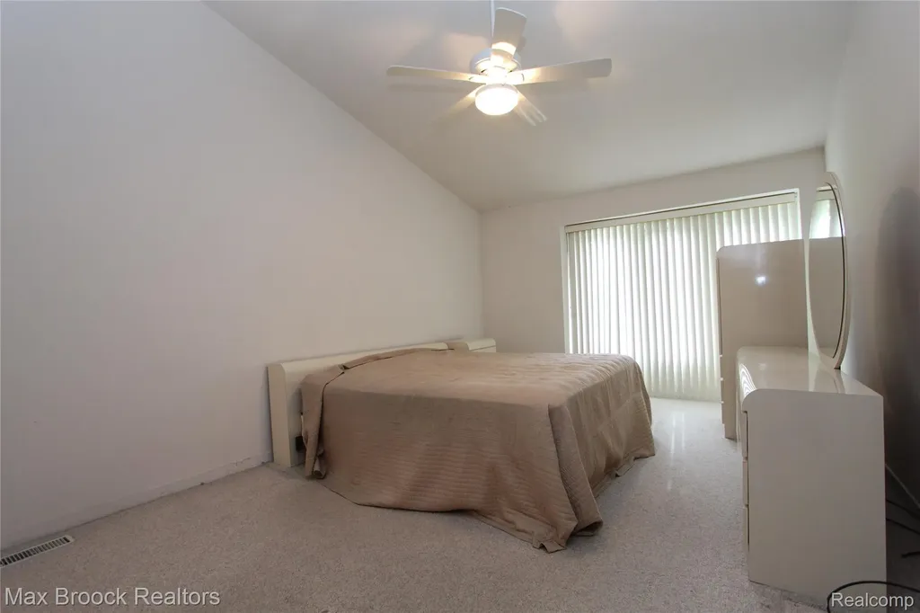 4029 Foxpointe Drive West Bloomfield Charter Township MI 48323