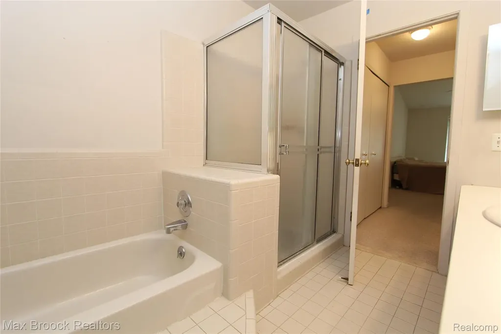 4029 Foxpointe Drive West Bloomfield Charter Township MI 48323