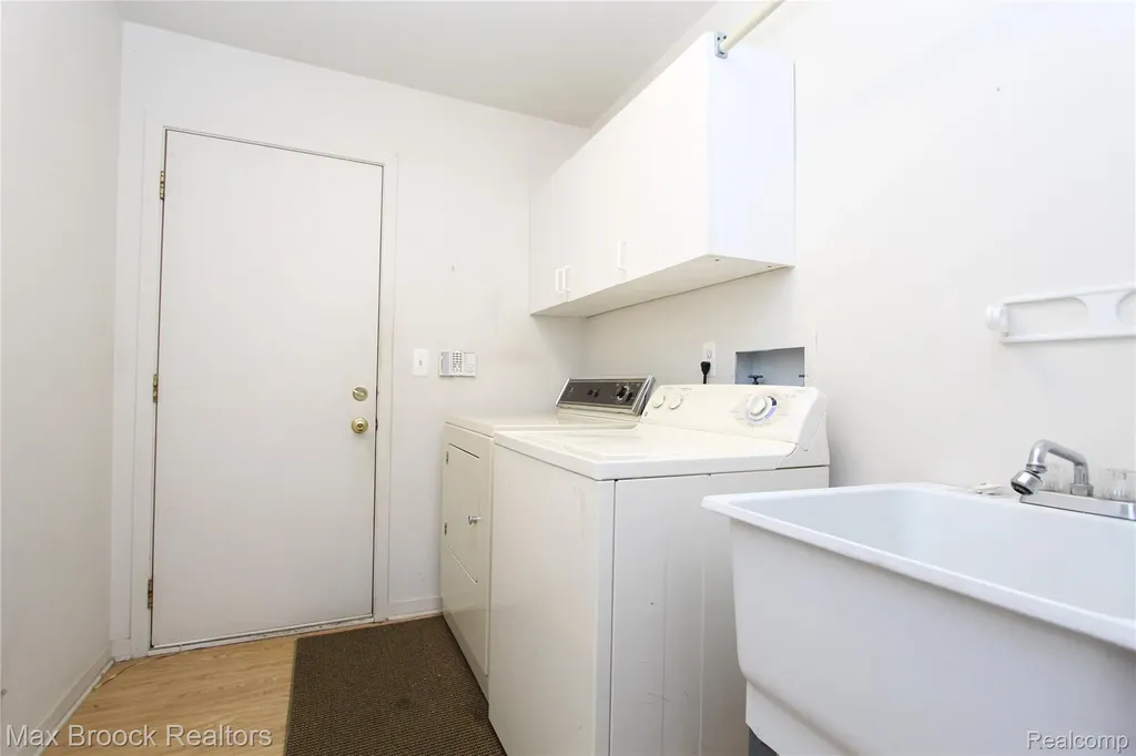 4029 Foxpointe Drive West Bloomfield Charter Township MI 48323