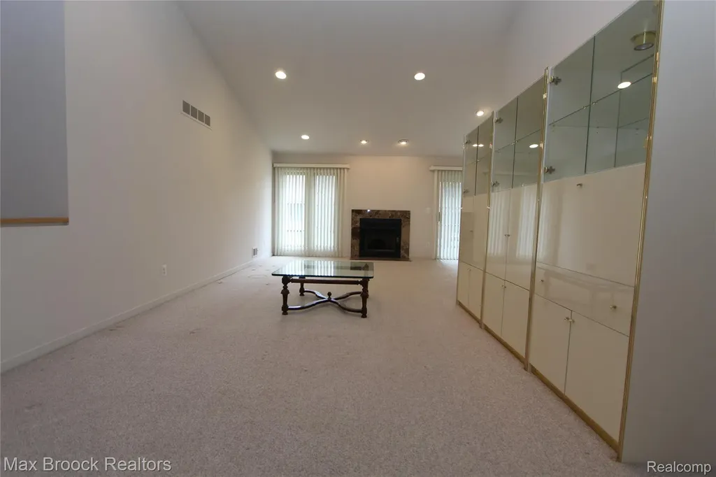 4029 Foxpointe Drive West Bloomfield Charter Township MI 48323