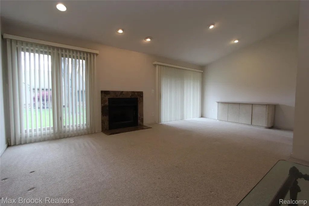 4029 Foxpointe Drive West Bloomfield Charter Township MI 48323