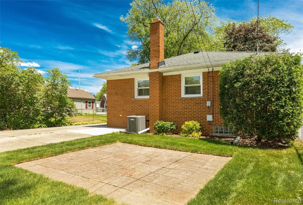 8422 Niver Avenue Allen Park City MI 48101