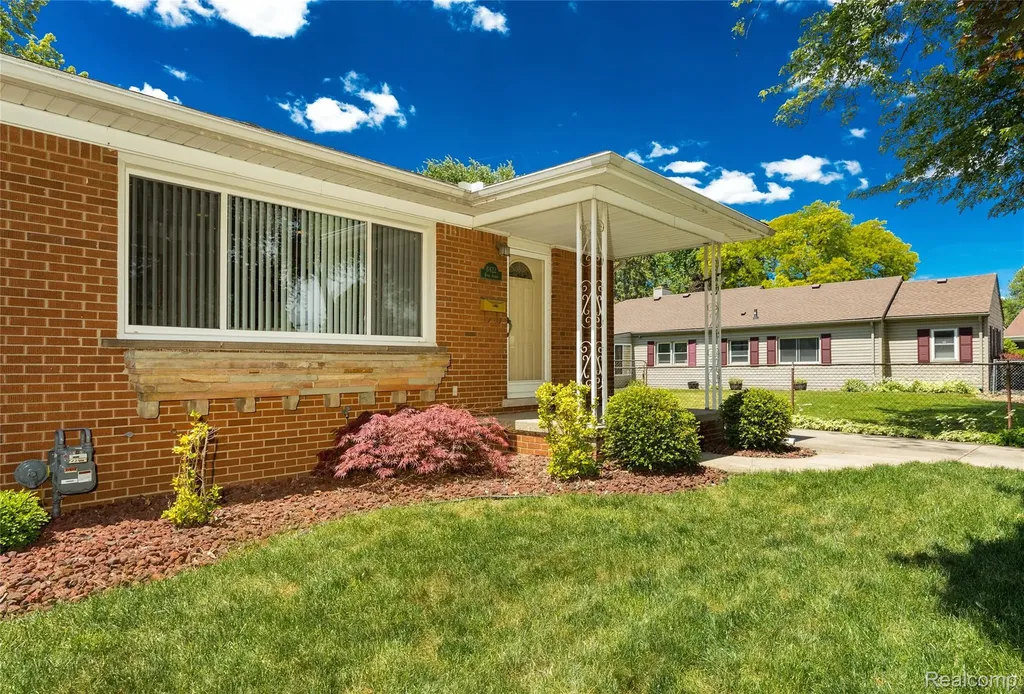 8422 Niver Avenue Allen Park City MI 48101