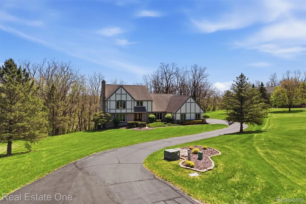 6514 Mountview Court Genoa Township MI 48116