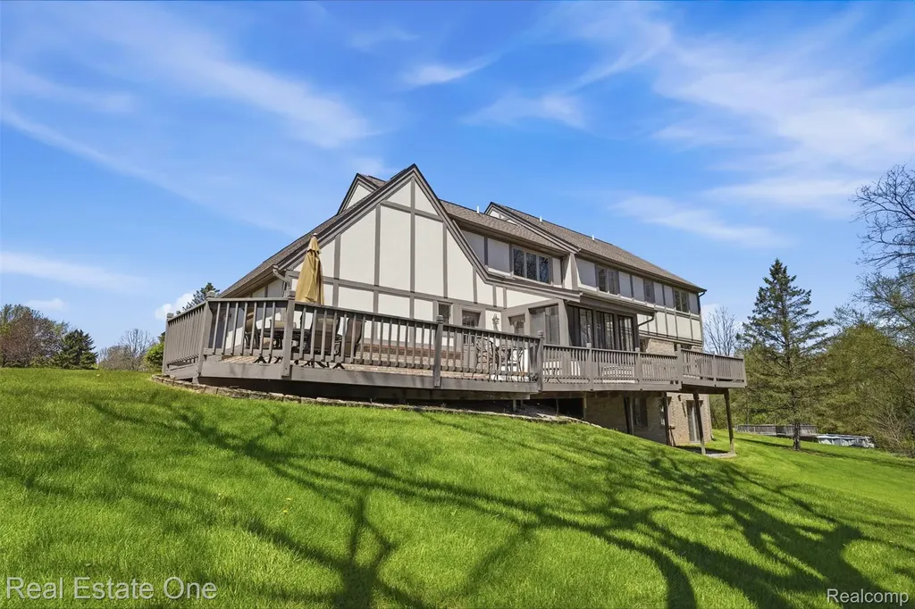 6514 Mountview Court Genoa Township MI 48116