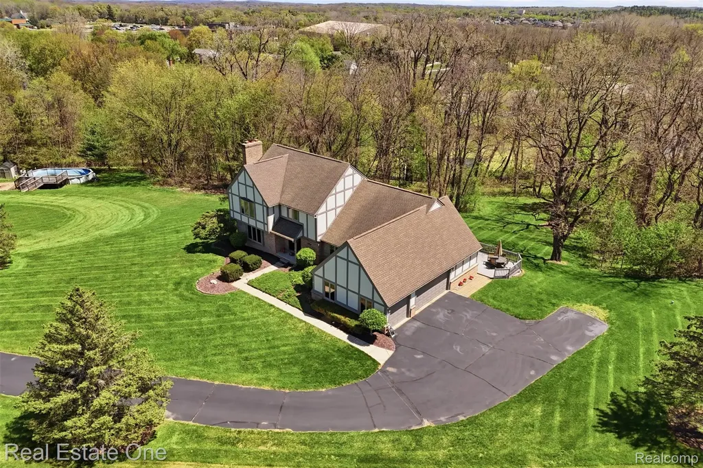 6514 Mountview Court Genoa Township MI 48116