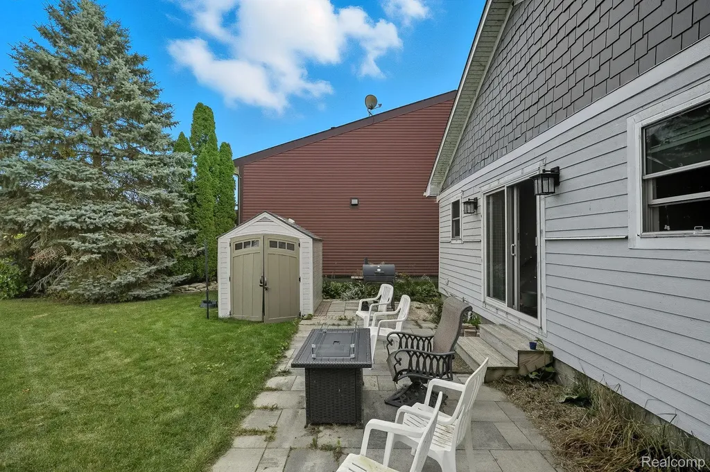 37752 Huron Pointe Drive Harrison Charter Township MI 48045