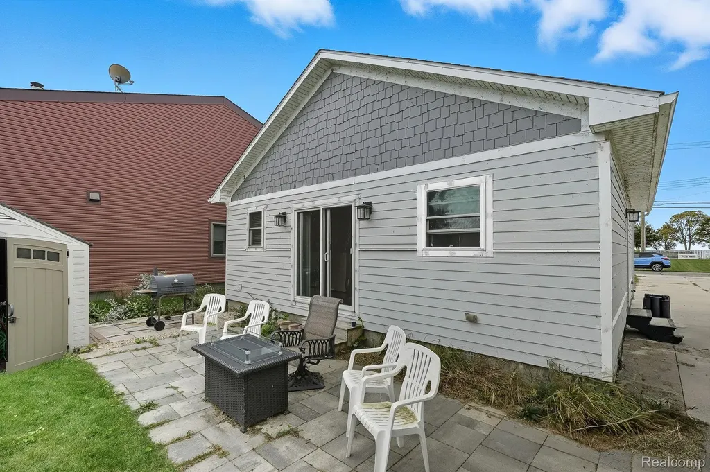 37752 Huron Pointe Drive Harrison Charter Township MI 48045