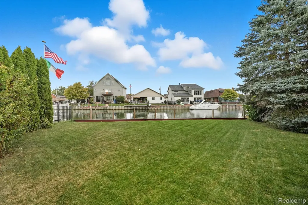 37752 Huron Pointe Drive Harrison Charter Township MI 48045