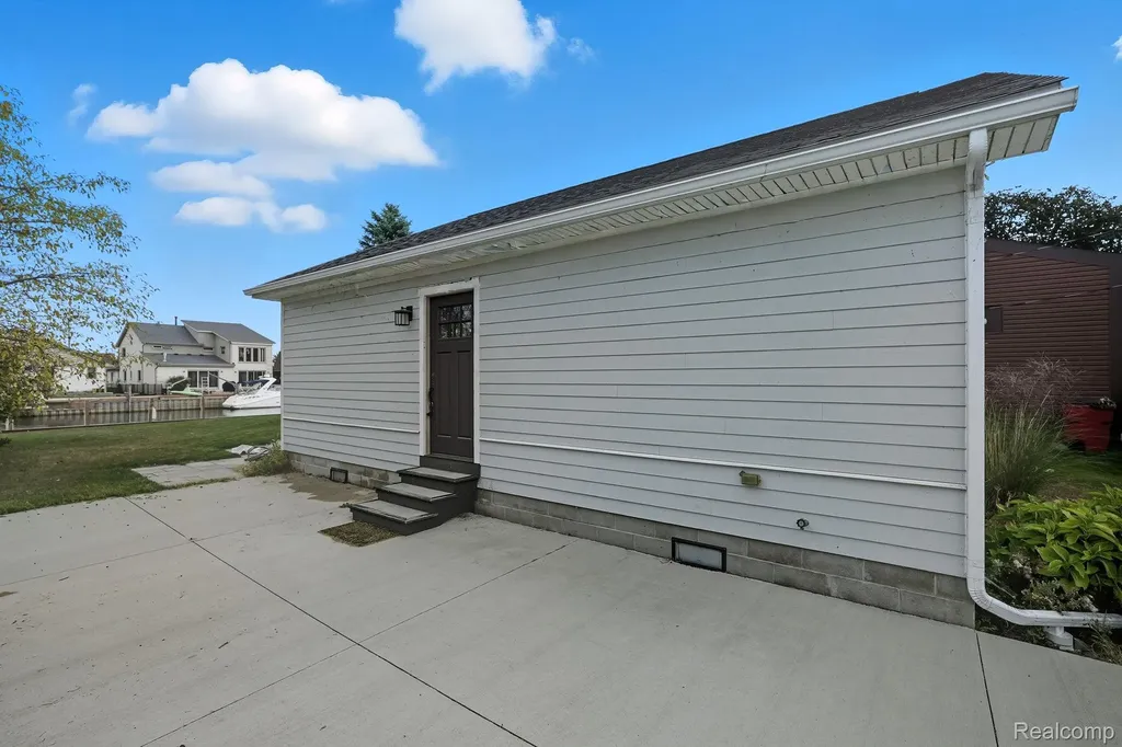 37752 Huron Pointe Drive Harrison Charter Township MI 48045
