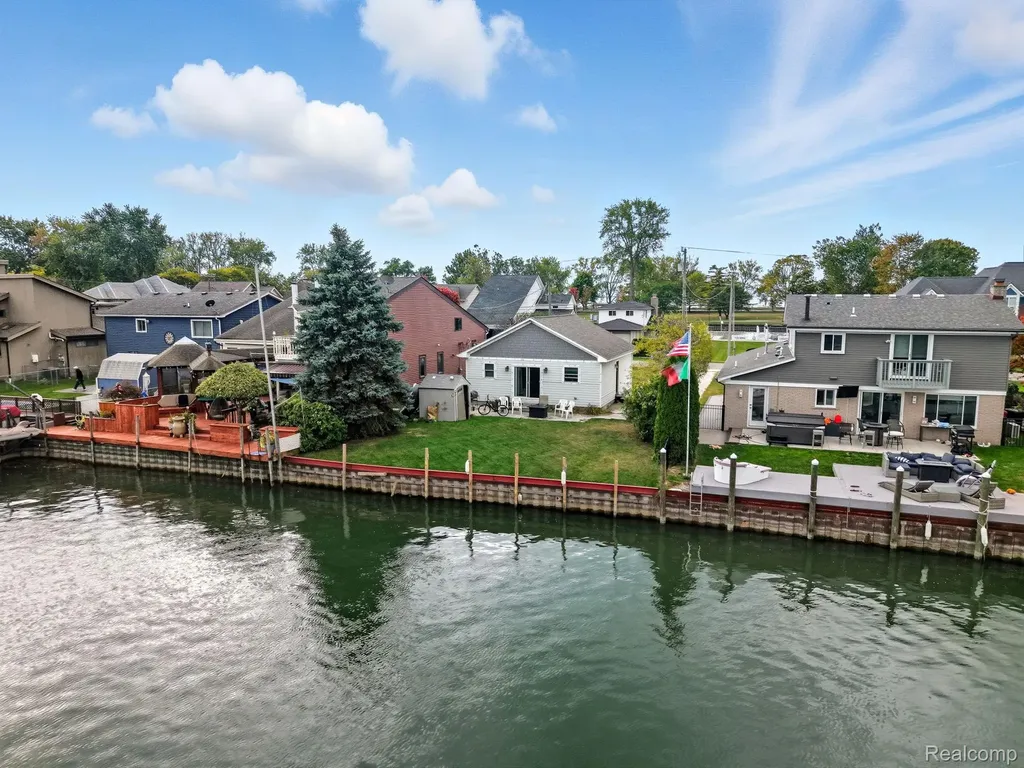 37752 Huron Pointe Drive Harrison Charter Township MI 48045