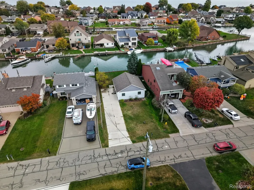 37752 Huron Pointe Drive Harrison Charter Township MI 48045