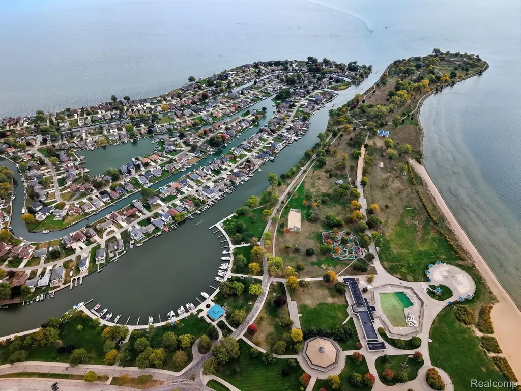 37752 Huron Pointe Drive Harrison Charter Township MI 48045