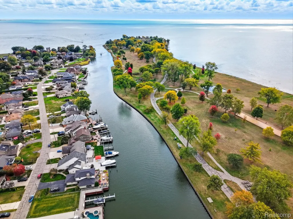 37752 Huron Pointe Drive Harrison Charter Township MI 48045