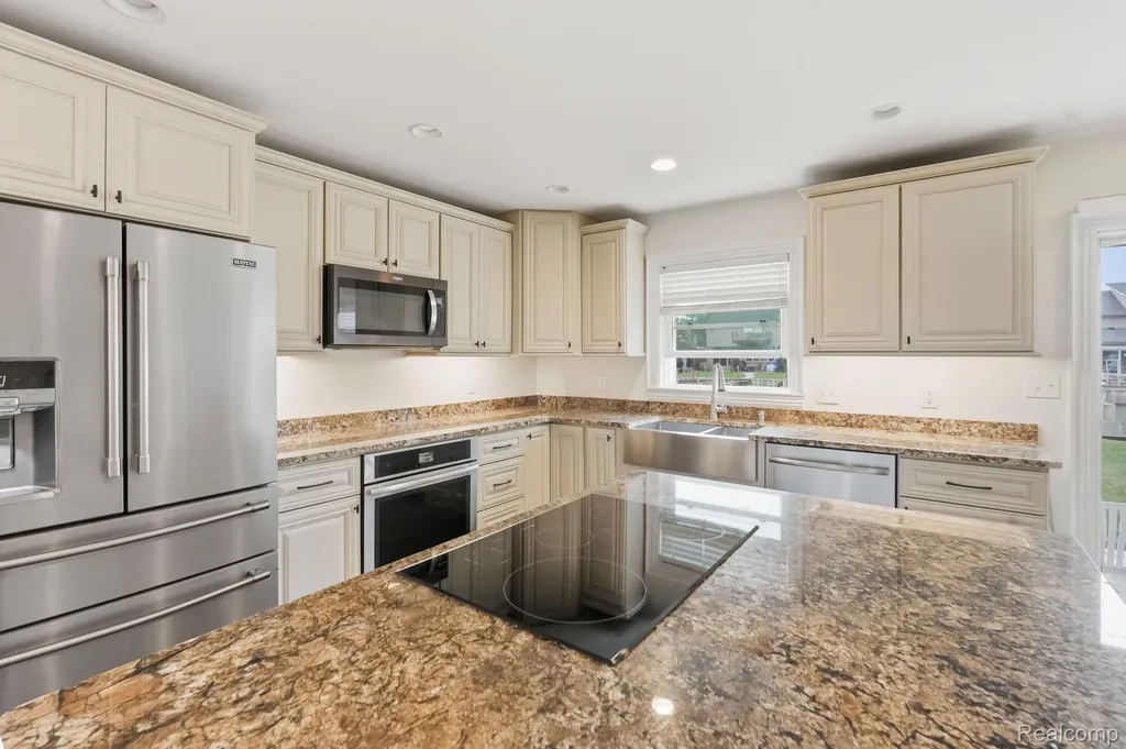 37752 Huron Pointe Drive Harrison Charter Township MI 48045