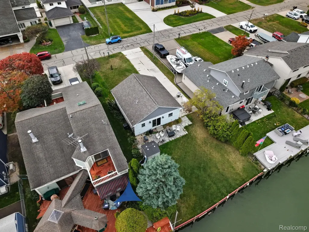 37752 Huron Pointe Drive Harrison Charter Township MI 48045