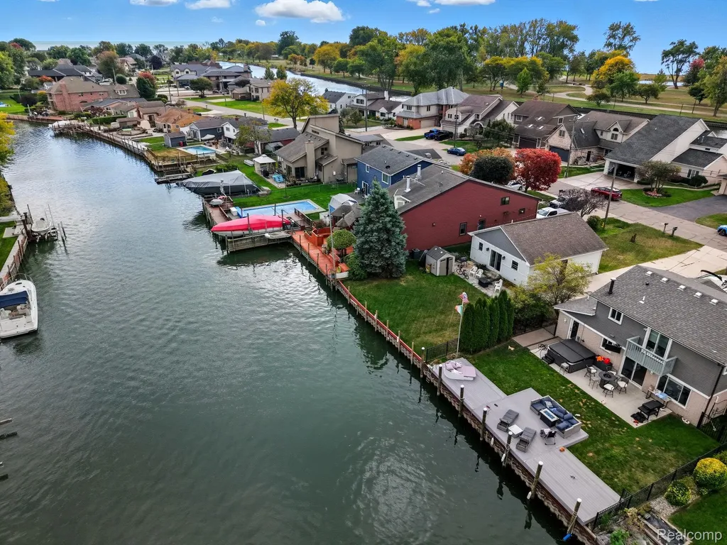 37752 Huron Pointe Drive Harrison Charter Township MI 48045