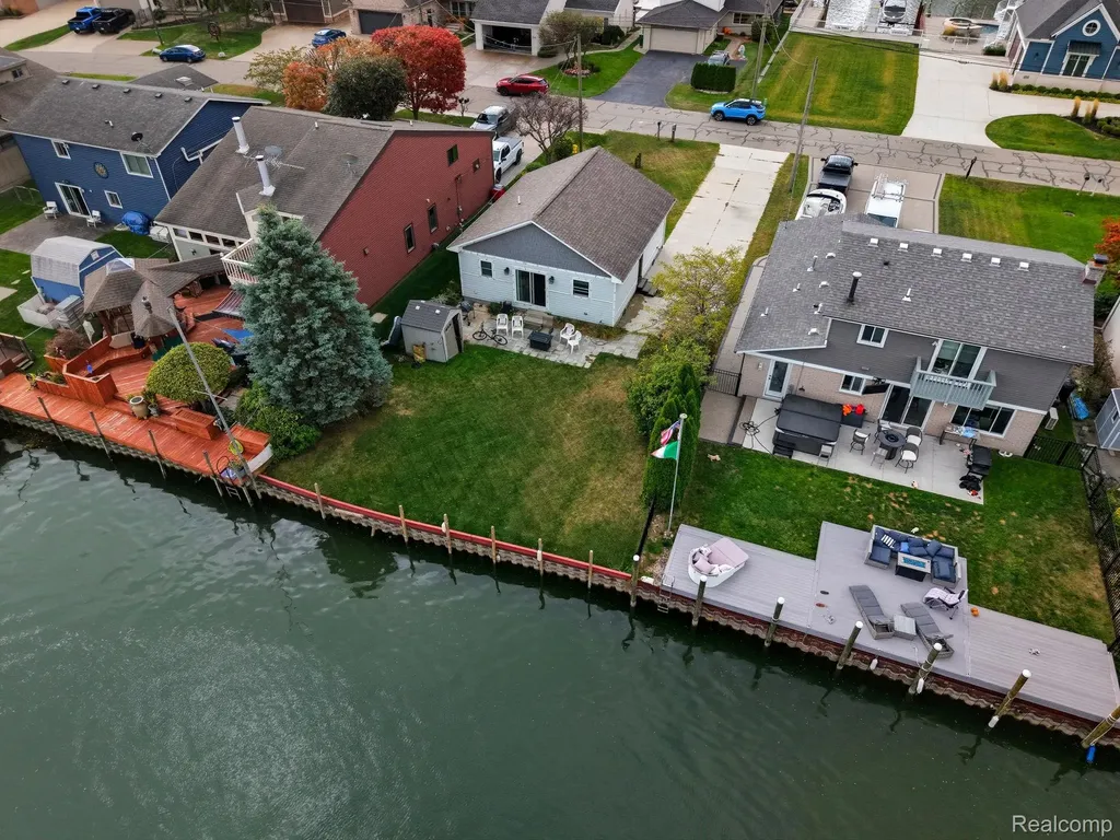 37752 Huron Pointe Drive Harrison Charter Township MI 48045