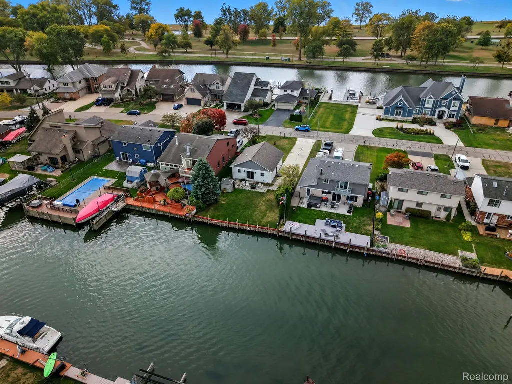 37752 Huron Pointe Drive Harrison Charter Township MI 48045
