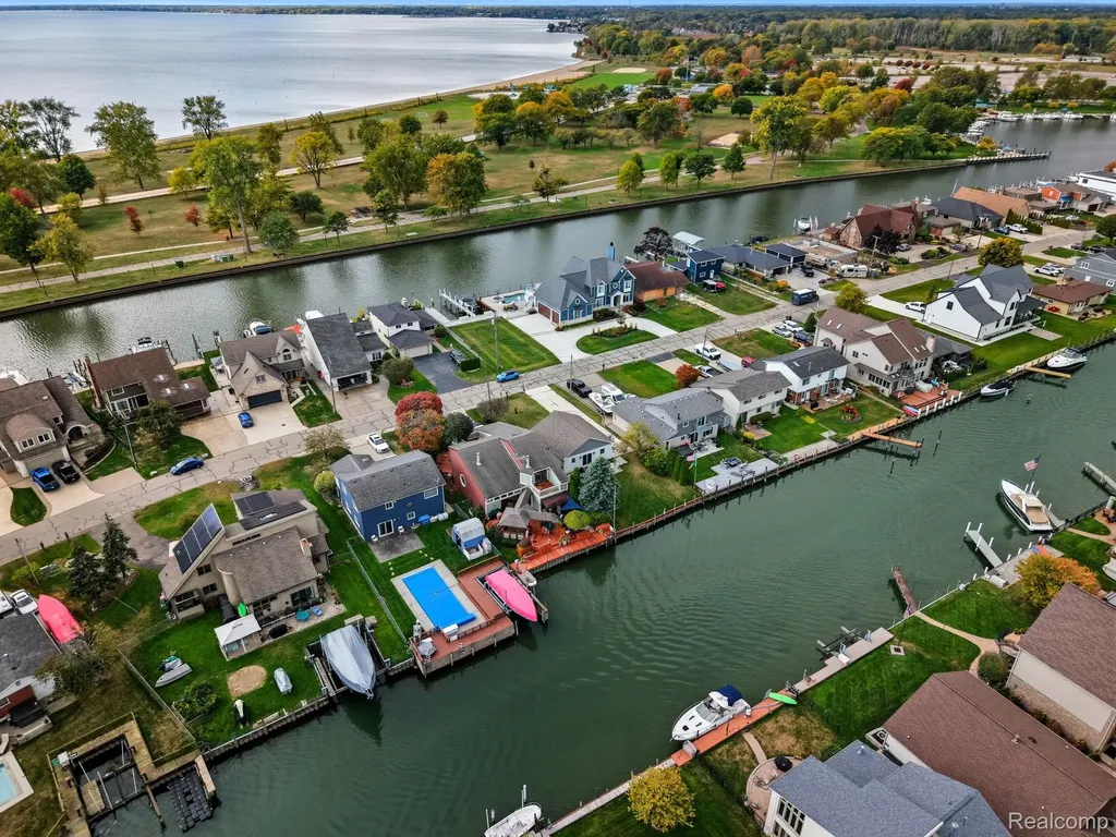 37752 Huron Pointe Drive Harrison Charter Township MI 48045