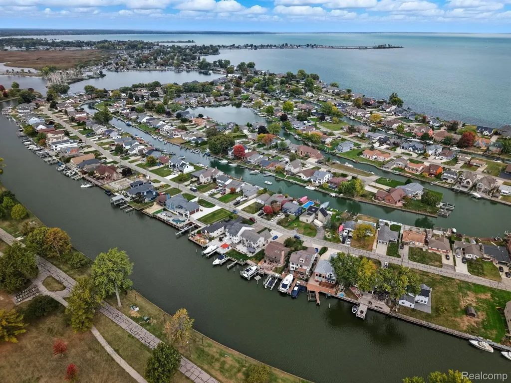 37752 Huron Pointe Drive Harrison Charter Township MI 48045