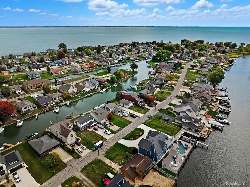 37752 Huron Pointe Drive Harrison Charter Township MI 48045