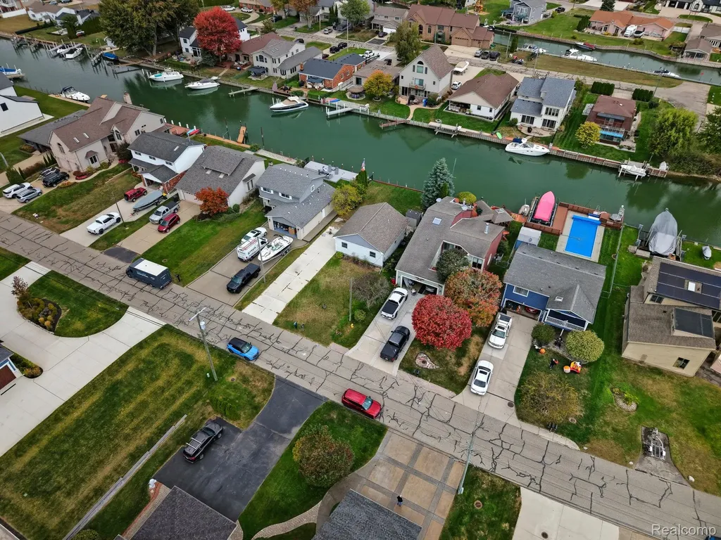 37752 Huron Pointe Drive Harrison Charter Township MI 48045
