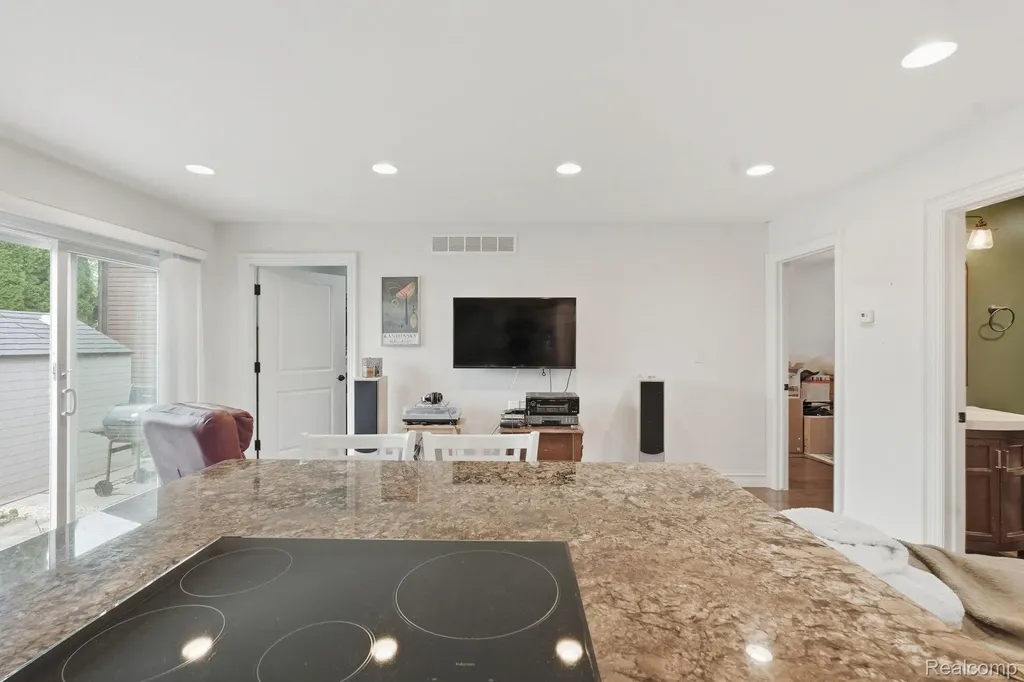 37752 Huron Pointe Drive Harrison Charter Township MI 48045
