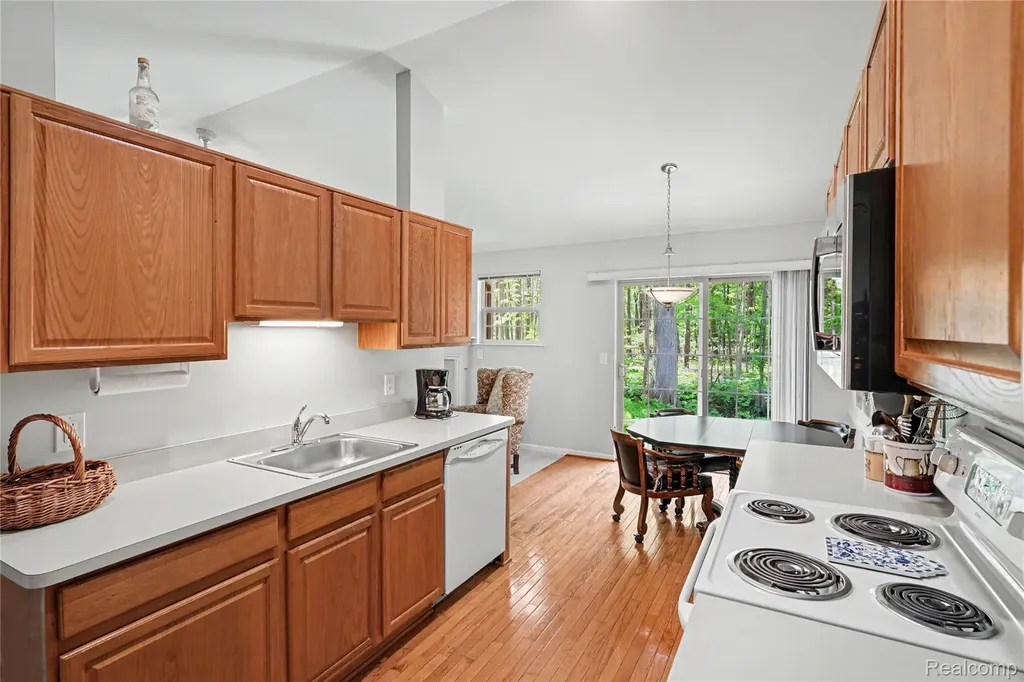 4114 Stonebridge Holly Village MI 48442