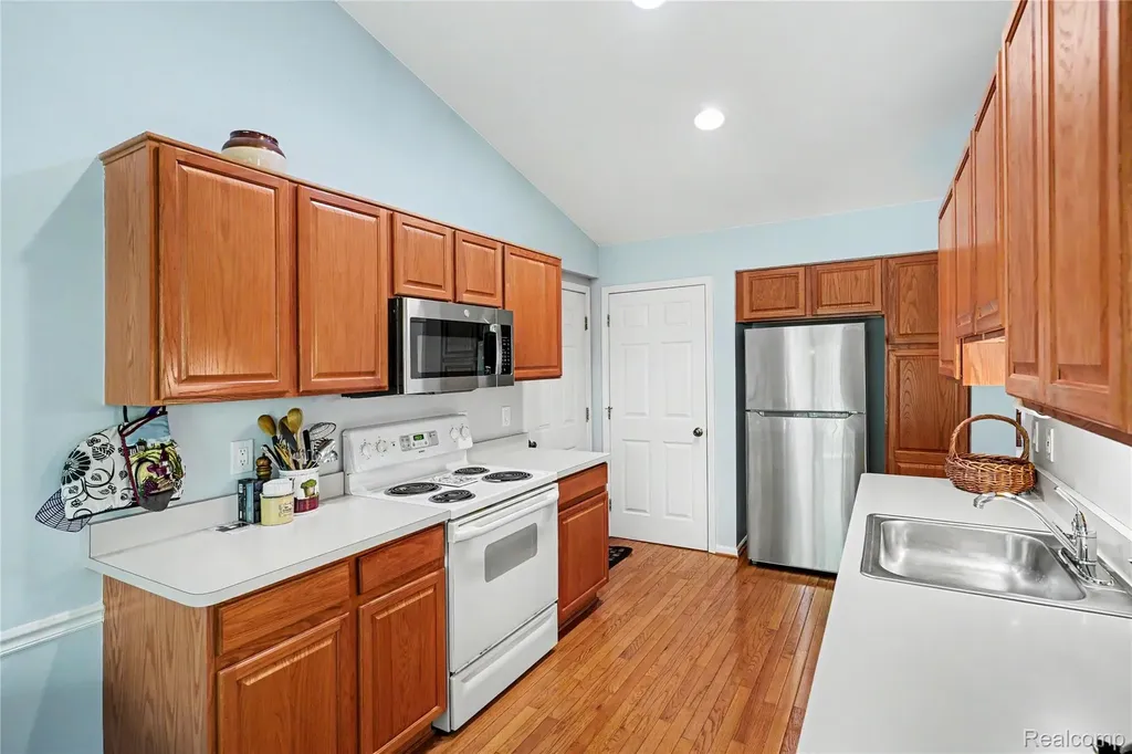 4114 Stonebridge Holly Village MI 48442