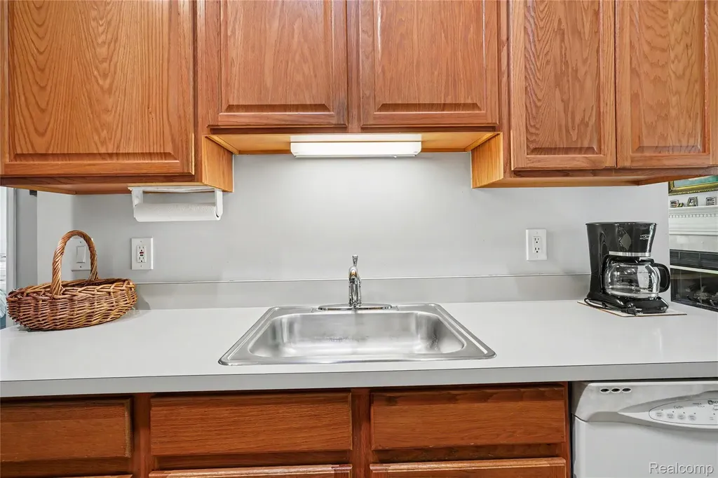 4114 Stonebridge Holly Village MI 48442