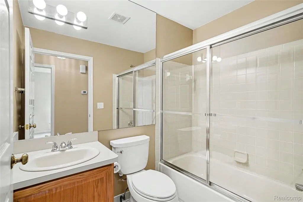 4114 Stonebridge Holly Village MI 48442