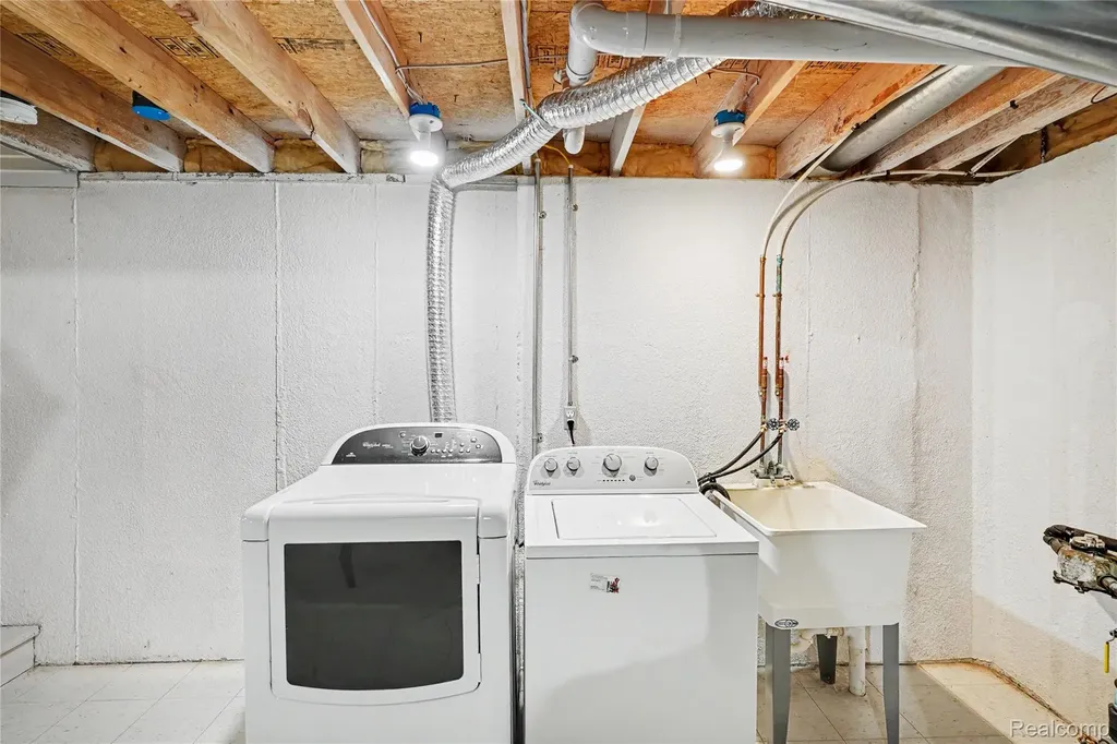 4114 Stonebridge Holly Village MI 48442