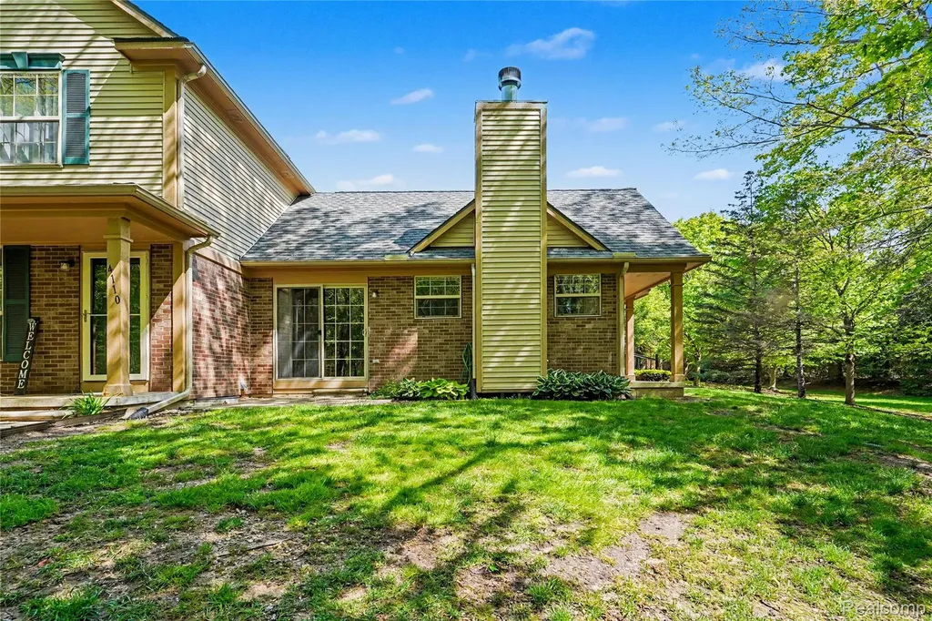 4114 Stonebridge Holly Village MI 48442