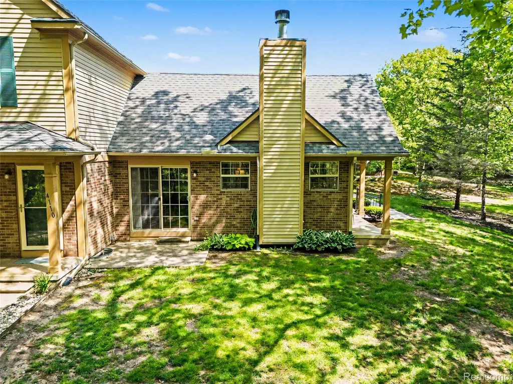 4114 Stonebridge Holly Village MI 48442