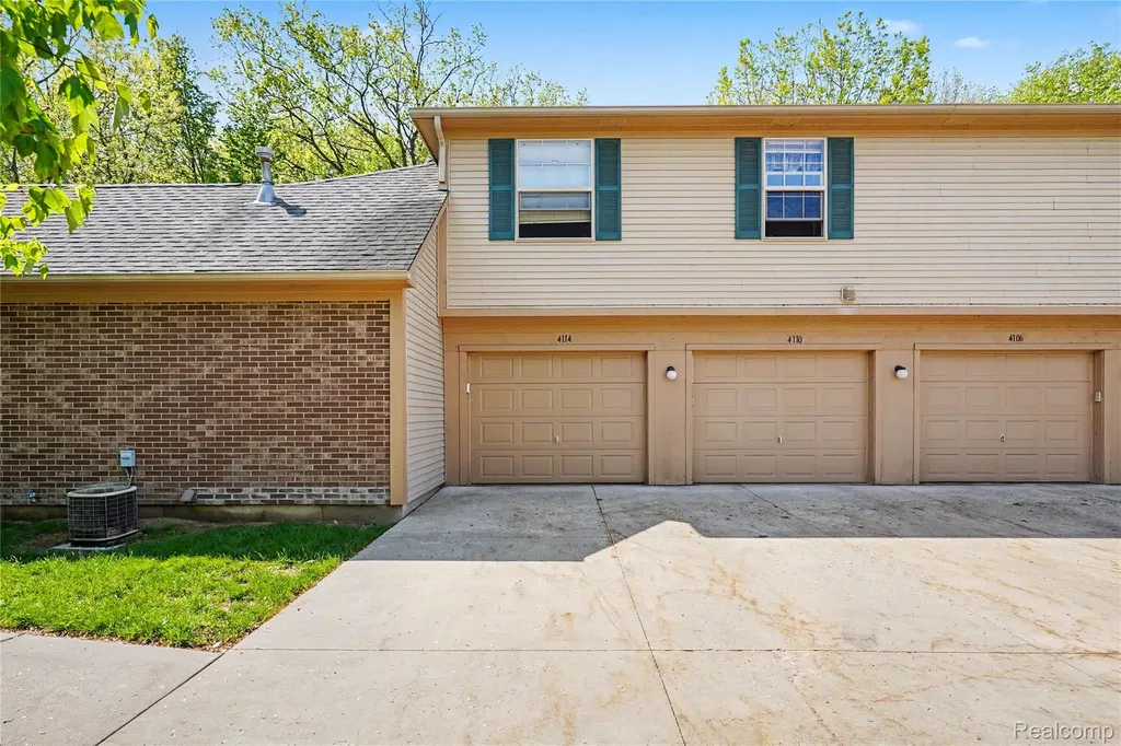 4114 Stonebridge Holly Village MI 48442