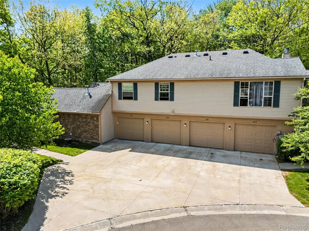 4114 Stonebridge Holly Village MI 48442