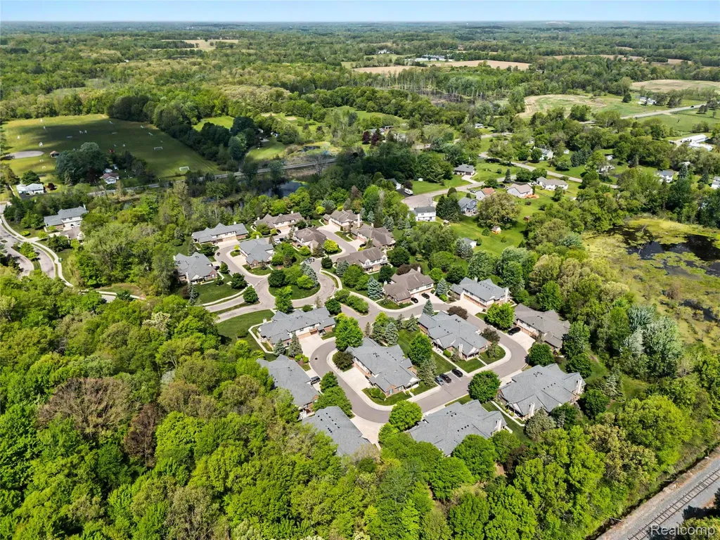4114 Stonebridge Holly Village MI 48442