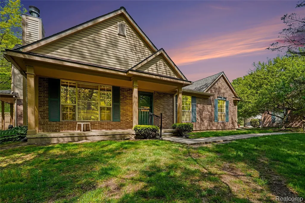 4114 Stonebridge Holly Village MI 48442